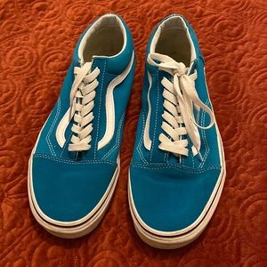 Van’s old school blue sneakers